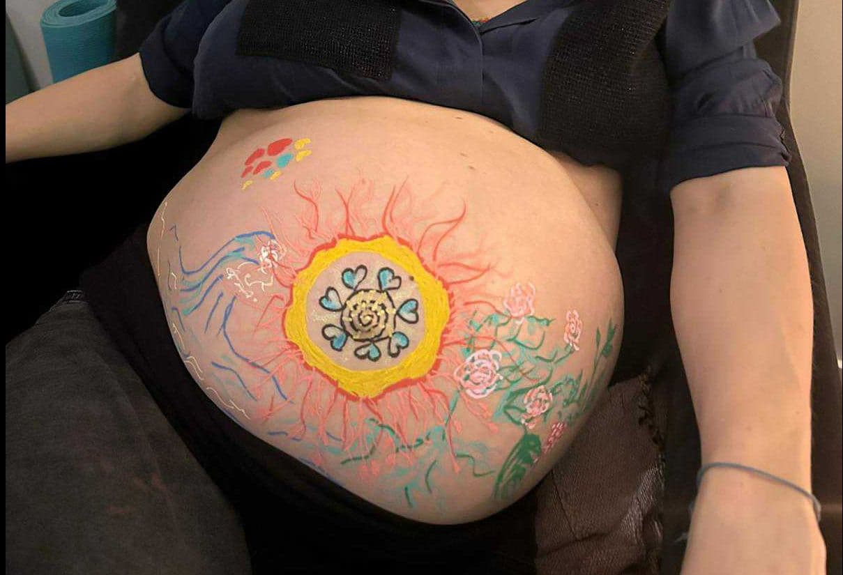 brzuch ciążowy namalowana mandala